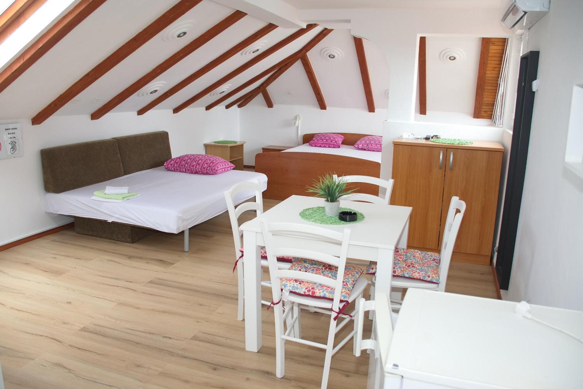 Novalja And Fun Apartment Exterior photo