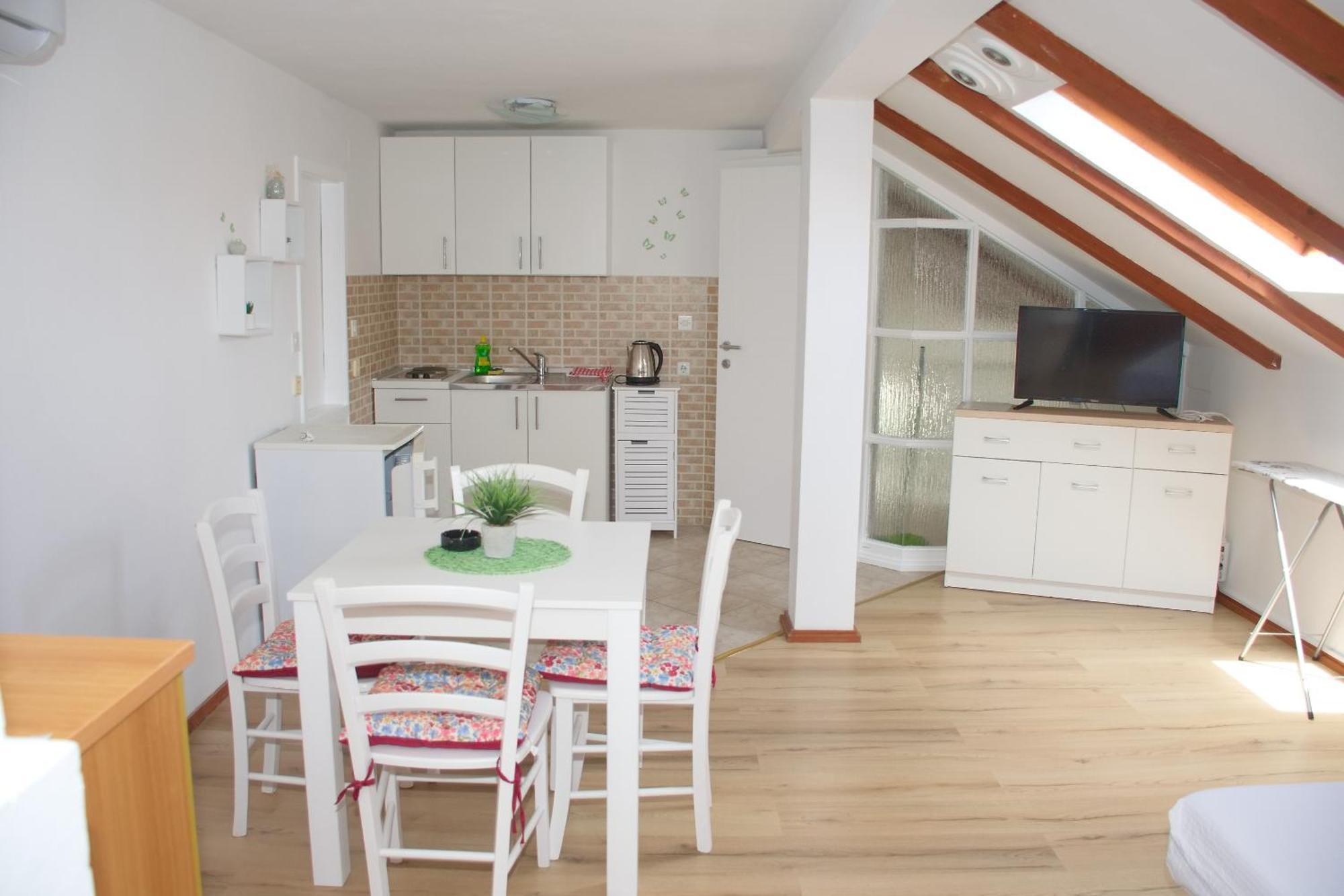 Novalja And Fun Apartment Exterior photo